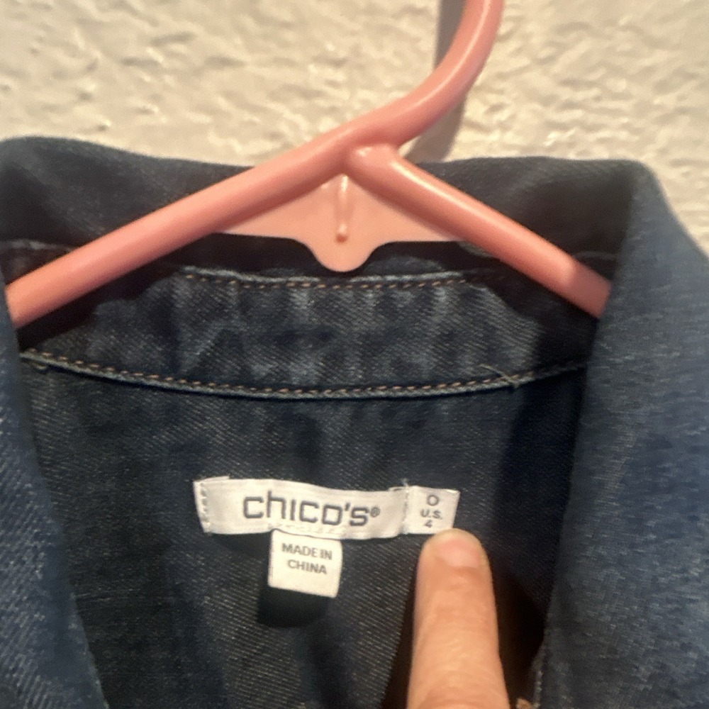 Chico's Denim Jumpsuit Sleeveless Collared Button Front Pockets Blue 0 small - Picture 2 of 4